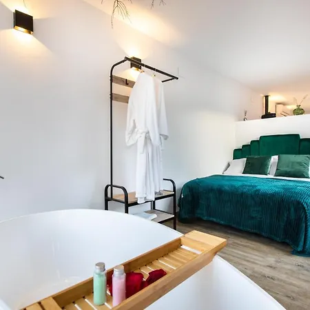 Lodge Del Bosque Canyelles (Catalonia)